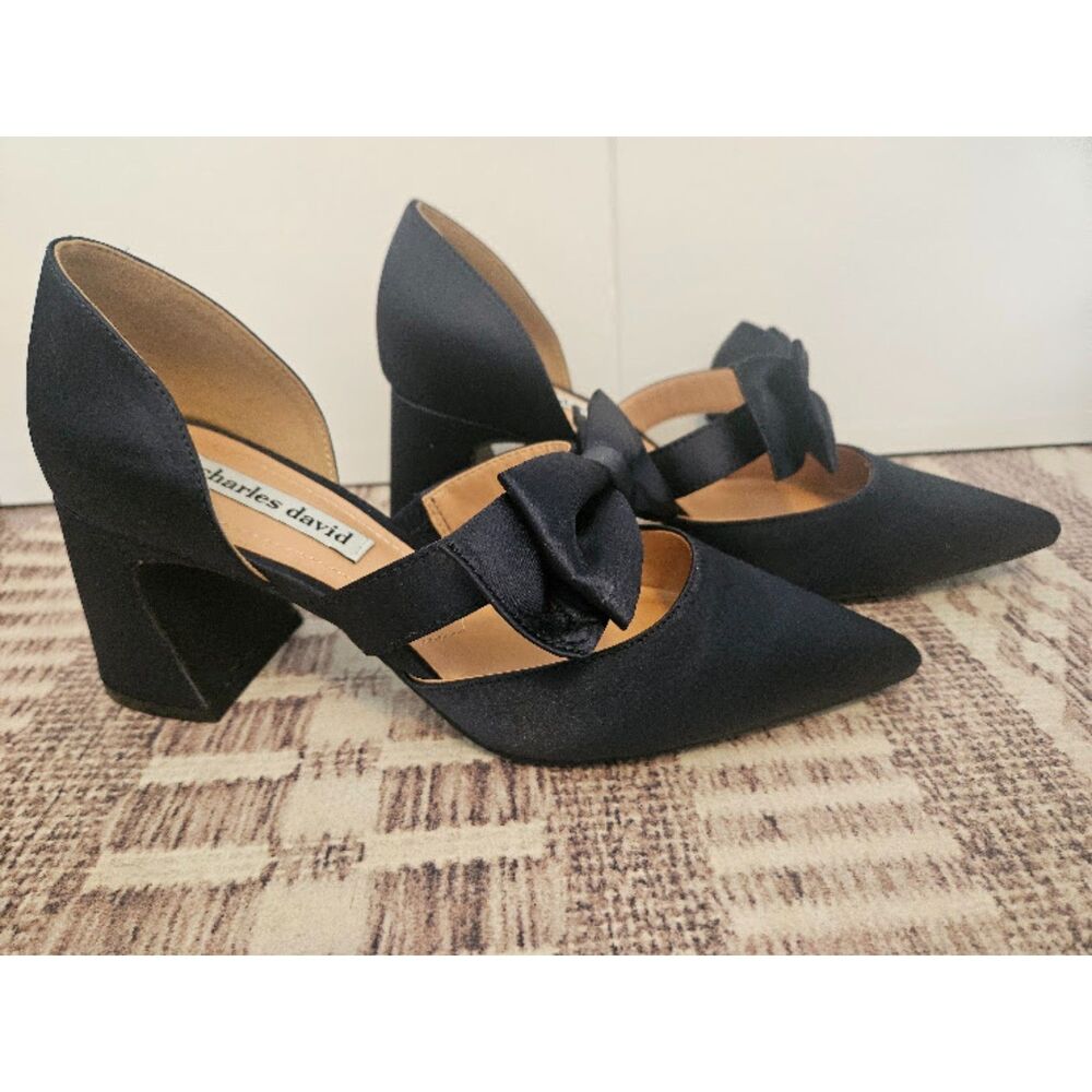 Charles David size 7.5 Andre Pumps (Navy)